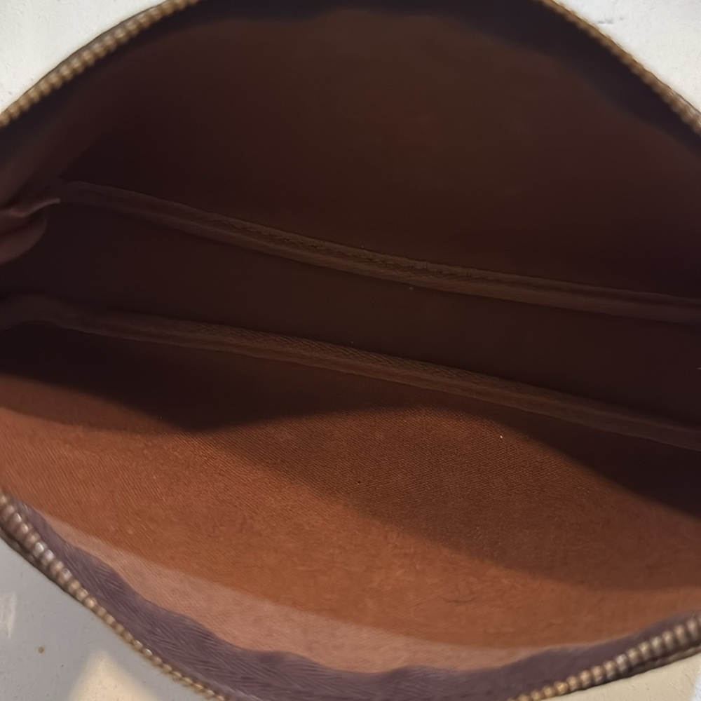 Louis Vuitton Monogram Pochette - Picture 7 of 9